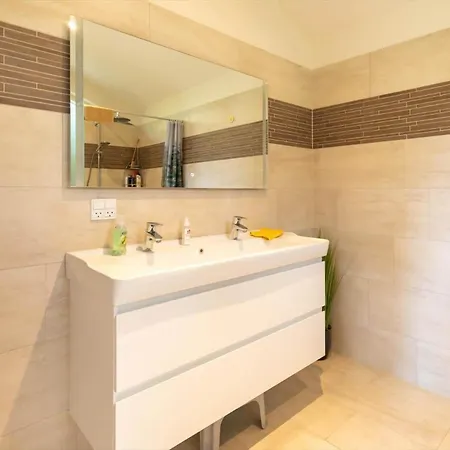 13310-vig-kongepartens-strandvej-42 *